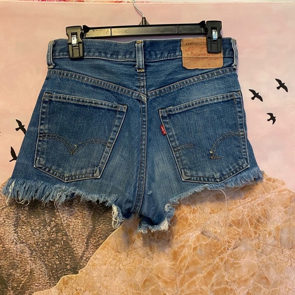Levi’s shorts size 28 - Picture 2 of 3